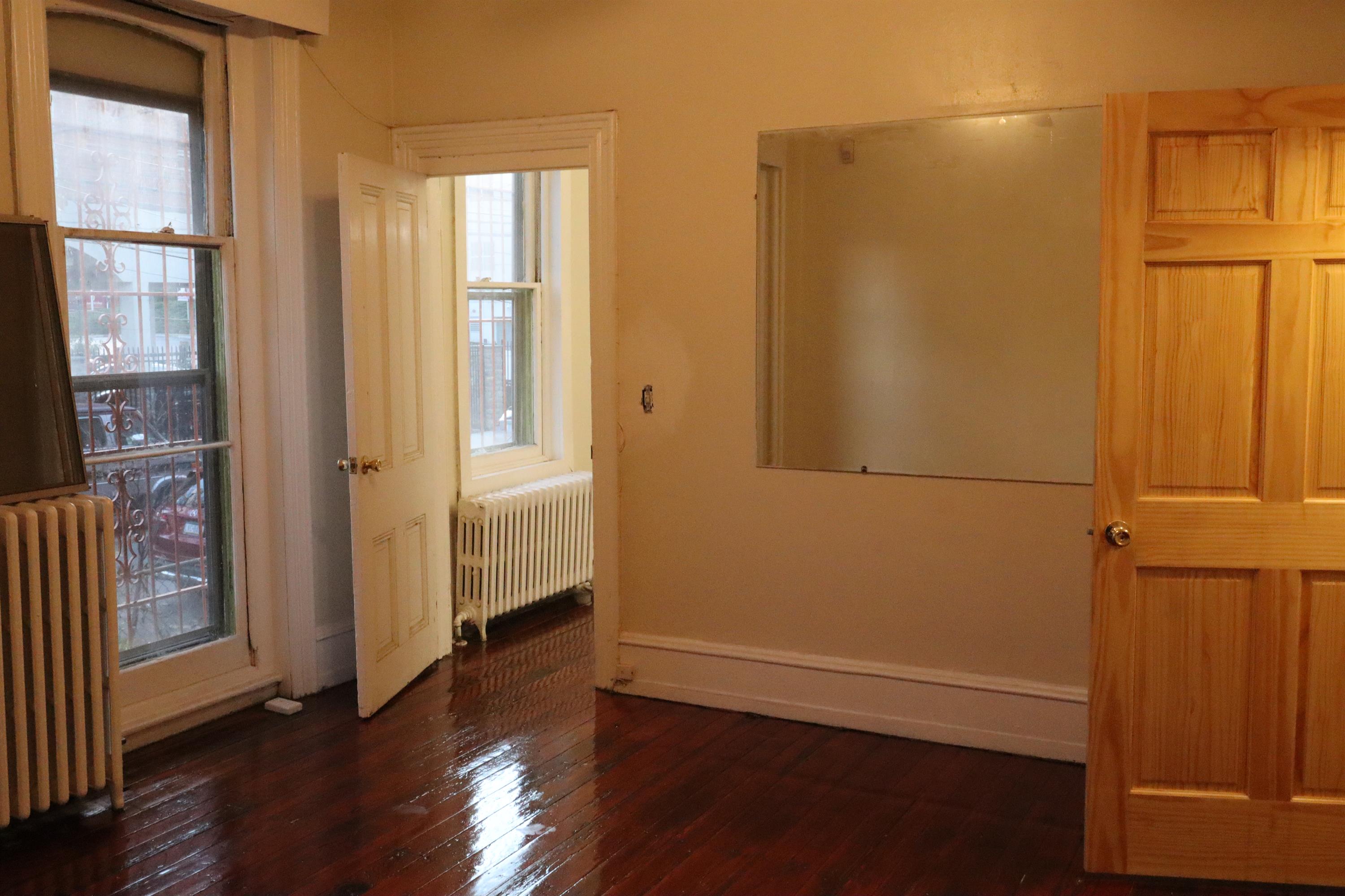 110 South 42nd Street - 1R